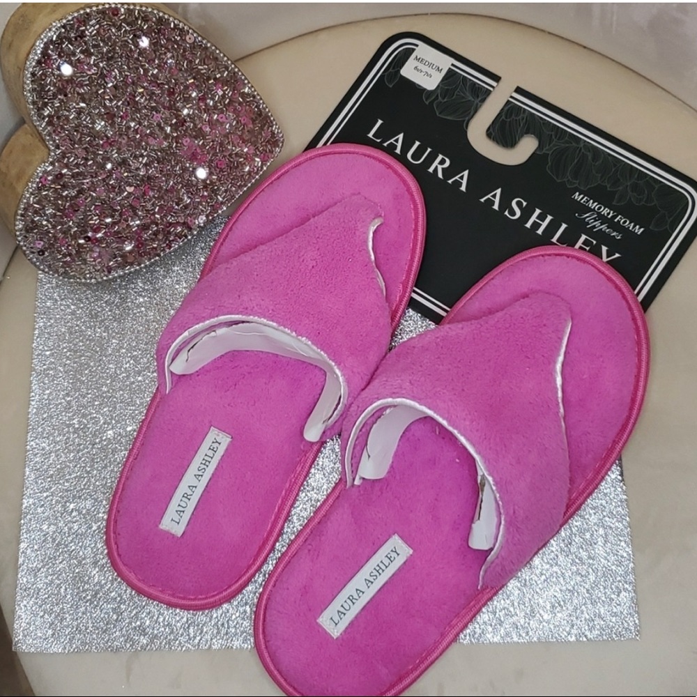 Laura Ashley 💘NWT💘 Size 6.5-7.5 Memory Foam Hot Pink Slippers!